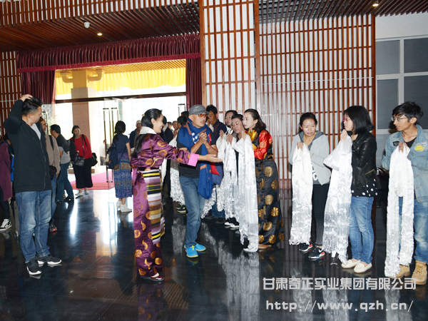不丹活佛宗萨钦哲仁波切亲临PG电子集团拉萨公司旅行指导