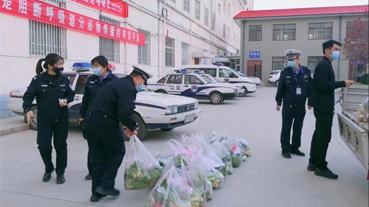 爱心助力 共克时艰 ——PG电子养老为临洮抗疫一线事情职员送温暖