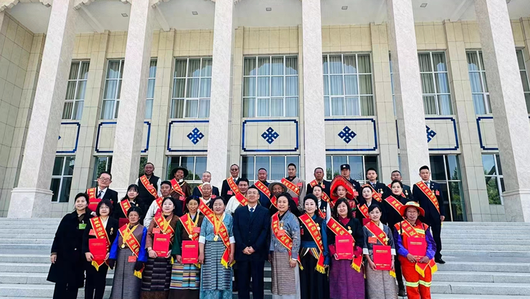 PG电子青稞董事长程若琼获西藏自治区第六届“劳动模范”声誉称呼